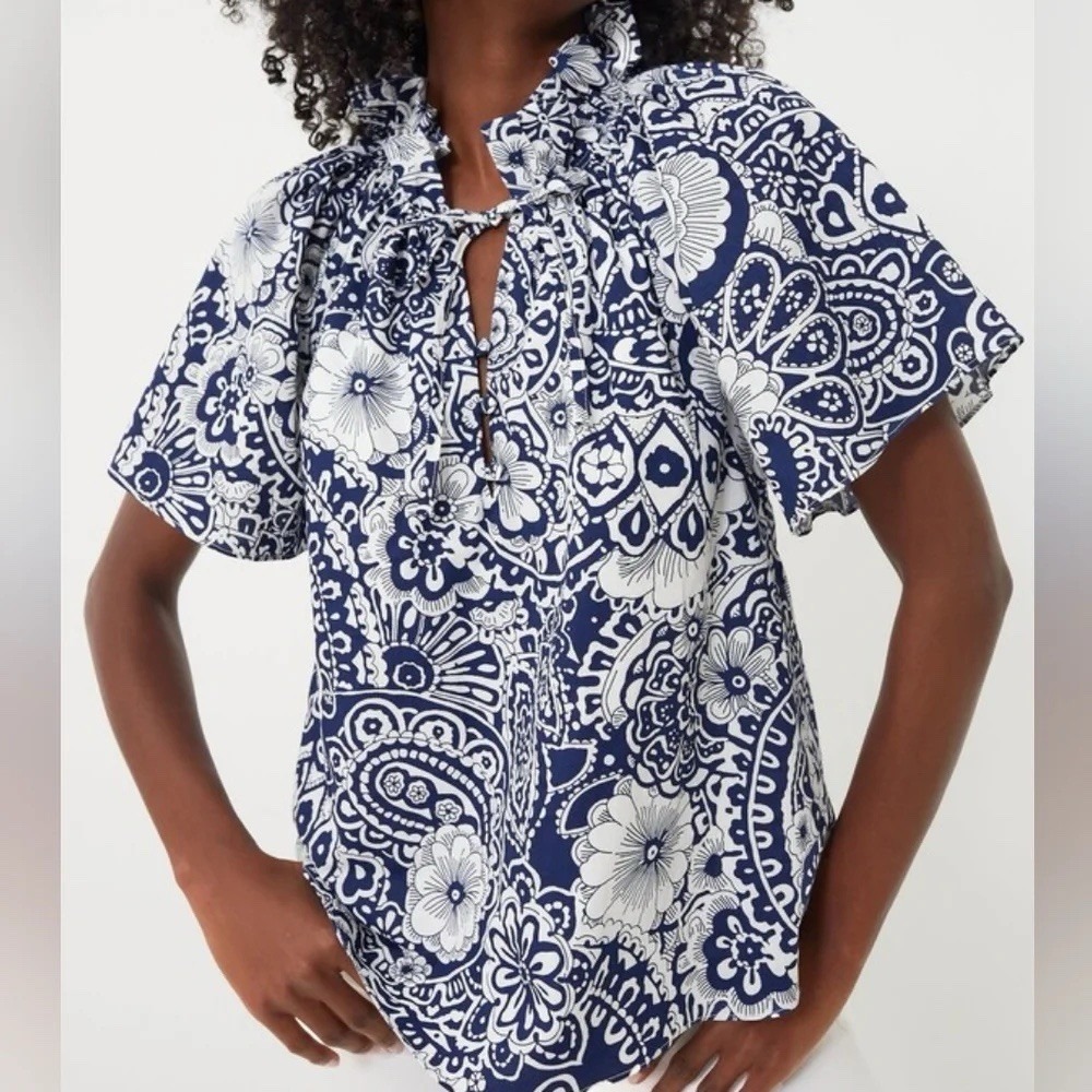 HYACINTH HOUSE Tuckernuck Thea Blouse Navy & White Pasley Floral Ruffle Collar M